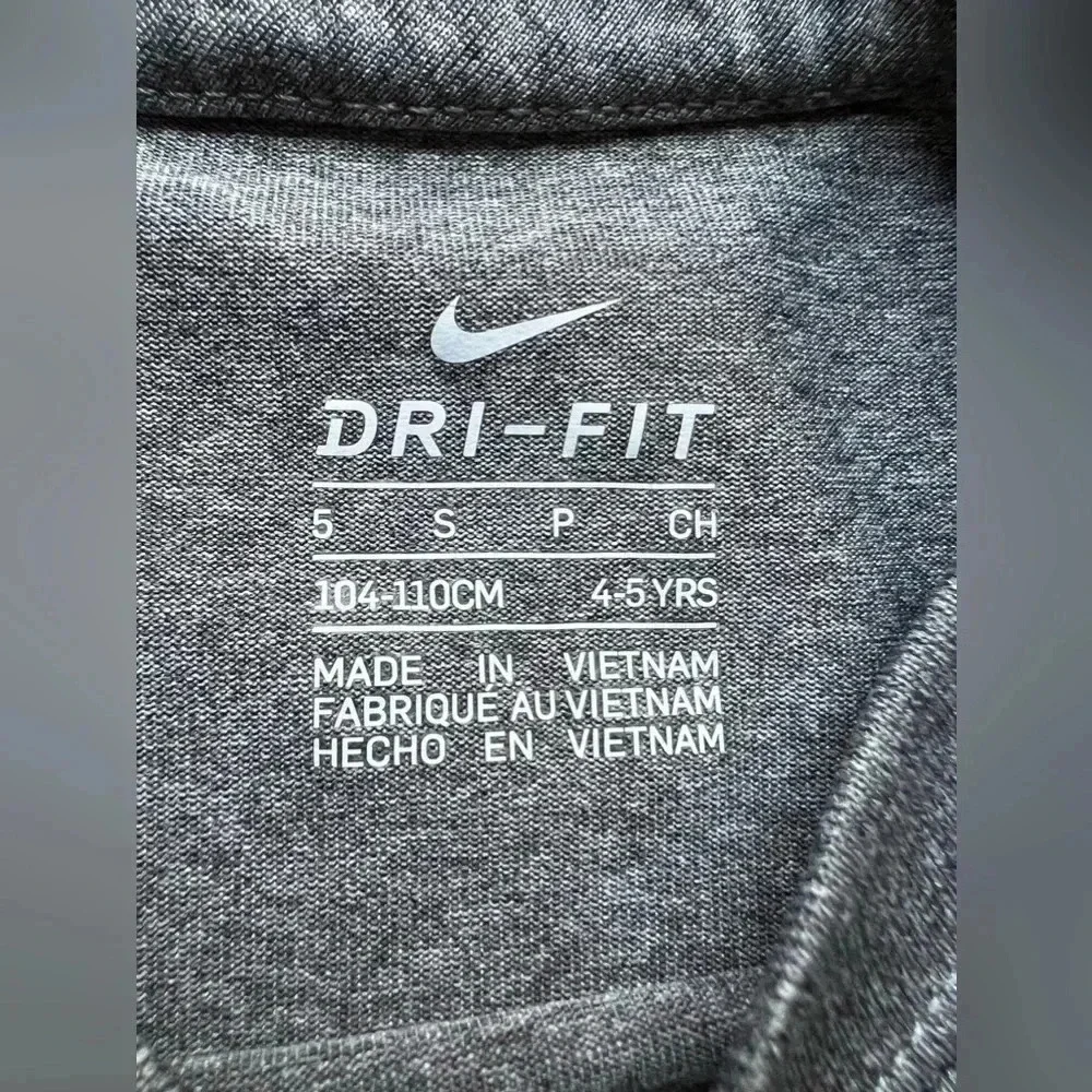 NIKE | youth boys Dri-Fit t-shirt. Size: 4-5yrs